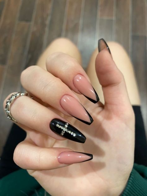 Black Nails With Cross, Fancy Black Nails, Summer Nails Designs, Cross Nails, Black Acrylic Nails, Punk Nails, Grunge Nails, Nails 2023, Acrylic Nails Coffin Short