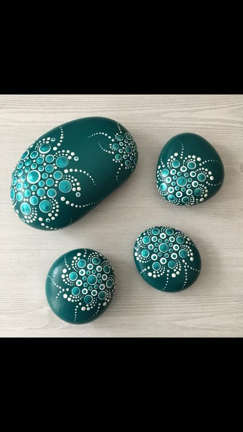 Dot Painting Stones, Dot Stone Painting, Painting Dots On Rocks, Rock Painting Dots, Dot Mandala Rocks, Mandala Rock Art Dot Painting, Dot Art On Rocks, Dot Rock Painting Ideas, Mandala Rock Painting Patterns