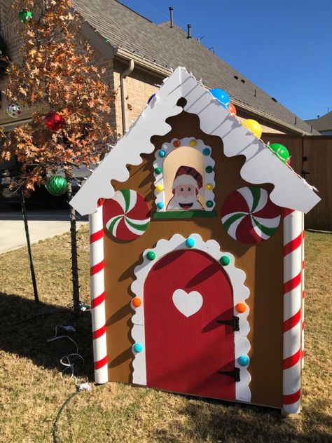 Office Candy, Gingerbread Christmas Decor, Christmas Yard Art, Gingerbread House Decorations, Candy Land Christmas Decorations, Gingerbread Decorations, Candy Land Christmas Decorations Outdoor, Candy Land Christmas Tree, Christmas Float Ideas