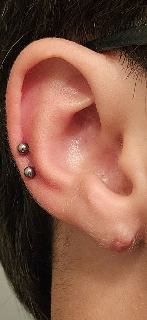 my most recent piercing (fresh midi helix, 16g, right ear, 8/11/23) Mid Helix Jewelry, Mid Helix And Helix Piercing, Mid And High Helix Piercing, Middle Helix Piercing Studs, Men’s Helix Piercing, Midi Helix Piercing, Male Ear Piercing, Piercing Stack, Cool Piercings