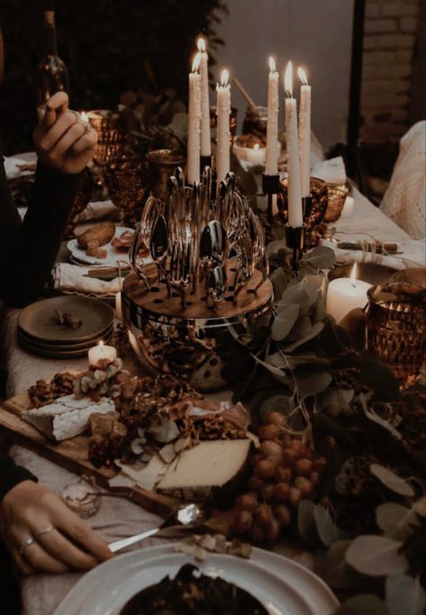 Rustic Dinner Party, Interior Designer Aesthetic, Aesthetics Interior Design, Candle Wax Dripping, Rustic Dinner, Jenny Cipoletti, Aesthetic Interior, Games Diy, Masks Diy