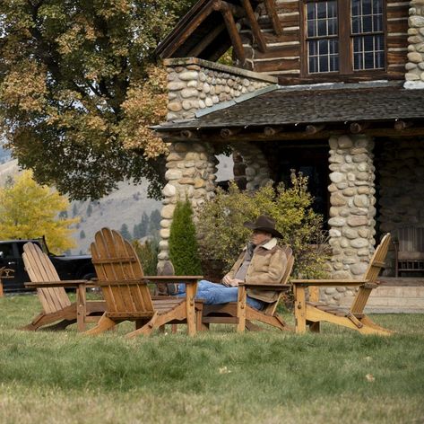 Where Is Yellowstone Filmed? - Is the Ranch From Kevin Costner's Show Real? Dutton Ranch Yellowstone House Interior, Yellowstone Home Decor, Dutton Ranch Yellowstone House, Mountain Porch, Yellowstone House, Yellowstone Decor, Yellowstone Cabin, Montana Ranch House, Yellowstone Cast