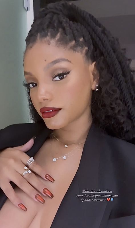 Halle Bailey Makeup, Chloe X Halle, Halle Bailey, Lizzie Mcguire, Michael Myers Halloween, Dreadlock Hairstyles, Locs Hairstyles, Michael Myers, Protective Hairstyles