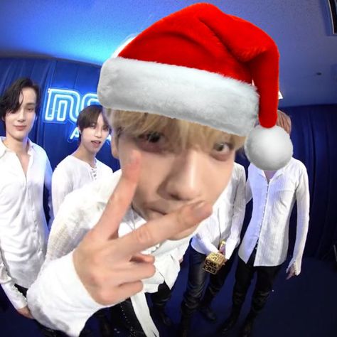 Soobin Christmas Icon, Soobin Christmas Pfp, Kpop Christmas Pfp Funny, Txt Christmas Icons Ot5, Txt Christmas Pfp, Txt Christmas Icons, Soobin Christmas, Christmas Kpop Pfp, Christmas Kpop Icon