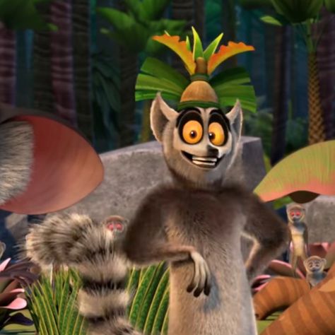 Madagascar... King Julian King Julian Aesthetic, King Julian And Morty, Madagascar King Julien, Rei Julian, King Julian Madagascar, Julian Madagascar, Madagascar Wallpaper, Julian King, King Julian