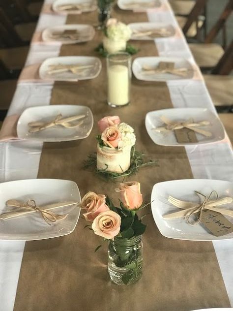 Kraft Paper Table Runner, Wedding Table Deco, Rehearsal Dinner Ideas, Engagement Brunch, Kraft Paper Wedding, Matric Farewell, Dinner Centerpieces, Cake Centerpieces, Graduation Dinner