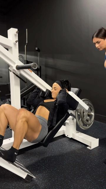 Paige Mariano on Instagram: "1. Hamstring Curls 2. Single Leg Leg Press 3. Pendulum Squat 4. Smith Machine Glute Bridges 5. Dumbbell RDLS" Pendulum Squat, Glute Machine, Top Rank, Squat Machine, Hamstring Curls, Smith Machine, Leg Press, Healthy Body, Gym Workouts