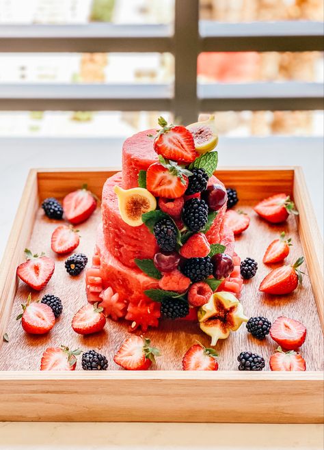 Watermelon carving cake idea #diy #summer #summerdessertweek #birthday #birthdayparty #birthdaycakerecipe Watermelon Wedding Cake, Appetizer Table Display, Carving Cake, Watermelon Appetizer, Watermelon Wedding, Appetizer Table, Appetizers Table, Vegetable Platter, Watermelon Carving