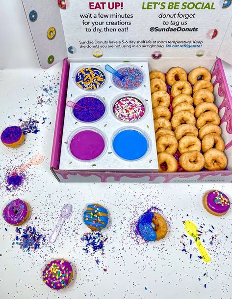 Donut Decorating Party, Donut Party Decorations, Donut Decorating Ideas, Dozen Donuts, Mini Donuts Maker, Diy Donut, Donut Flavors, Diy Donuts, E Ticket