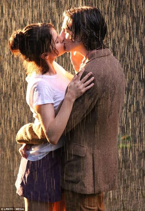 Selena Gomez Kiss, Kissing In The Rain, My Kind Of Love, Woody Allen, Laser Tag, Pose Reference Photo, Timothee Chalamet, In The Rain, Cute Couple Pictures