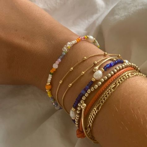 Beaded Necklace Stack, Bracelet Stack Simple, Summer Bracelet Stack, Belly Conklin, Preppy Jewelry, The Summer I Turned Pretty, Wrist Jewelry, Jewelry Accessories Ideas, Summer Bracelets