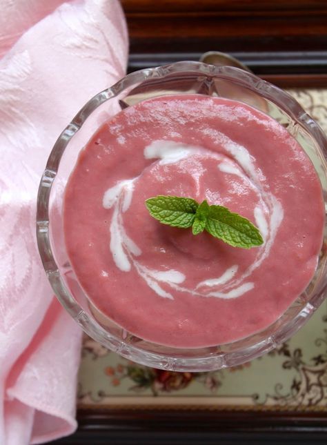 rhubarb fool recipe with cream Rhubarb Fool, Fool Recipe, Happy April, Easter Menu, April Fool, Rhubarb Recipes, Fitness Community, Ice Box, Menu Ideas