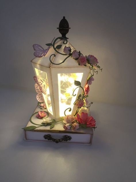 Aesthetic Lantern Diy, Aesthetic Lantern, Lantern Aesthetic, Lantern Crafts, Lantern Ideas, Astuces Diy, Pinterest Diy Crafts, Colorful Paper, Quick Crafts