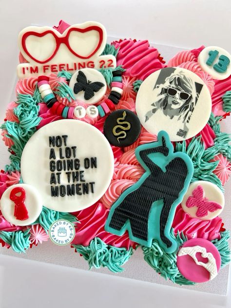 Taylor Swift, Swiftie pullapart cupcakes Taylor Swift Cupcake Cake, Taylor Swift Cupcakes, Beach Theme Birthday Party, Taylor Swift Cake, Swift Party, Taylor Swift Swiftie, 9 Birthday, Teen Cakes, Themed Treats