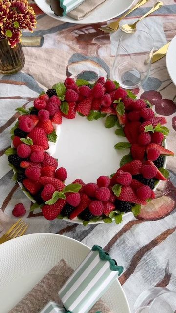 Liz Borgo | Dietitian | Easy Recipes on Instagram: "Merry Christmas and best wishes to you all 💫. The berry Fruit Wreath for breakfast was a pretty addition to the table. Over the past few months I have LOVED seeing all your creations and look forward to sharing more recipes in the New Year. Liz x - Vanilla coconut or dairy yogurt for the base - Fresh mint leaves on top of the the yoghurt - Mixed berries or other seasonal festive fruit for the fruit layer (4 punnets mixed berries were used her Burlap Candles, Figgy Pudding, Fruit Wreath, Christmas Delights, Dessert Photography, Brown Paper Packages, Berry Fruit, Vanilla Coconut, Fresh Mint Leaves