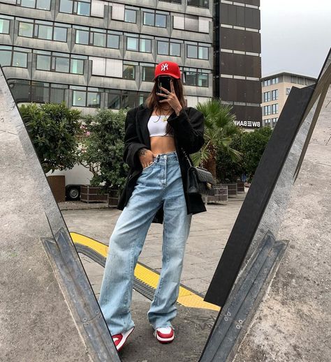 Streetwear High Fashion, Tomboy Outfit Ideas, My Mirror, Simple Fashion Outfits, Versace Fashion, Fashion Culture, Mirror Pic, Dope Outfits, Streetwear Women