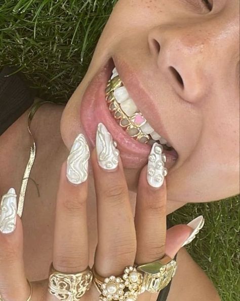 digital board 🫀 on Instagram: “Detailzz 🌟🫀 Comment your fav” Grillz Photoshoot, Grillz Teeth Female, Black Art Grillz, Female Grills, Black Women Grillz Aesthetic, Grilz On Girl, Girl Grillz Aesthetic, Girl Grillz, Grillz Teeth