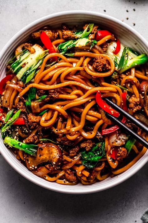 Yaki Udon Asian Noodle Stir Fry Recipes, Szechuan Pork Noodle Stir Fry Hello Fresh, Healthy Stir Fry Recipes With Noodles, Yaki Udon Sauce, Noodles Plating Ideas, Best Udon Noodle Recipe, Udon Noodle Stir Fry Beef, Stir Fry Udon Noodles Recipe, Stir Fried Udon