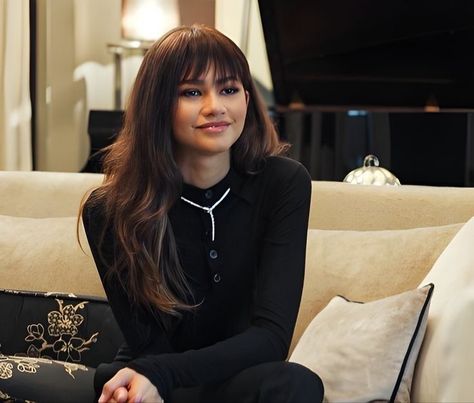 Zendaya With Bangs, Zendaya Curtain Bangs, Zendaya Bangs, Estilo Zendaya, Zendaya Hair, Zendaya Maree Stoermer Coleman, Zendaya Style, Ochako Uraraka, Zendaya Coleman