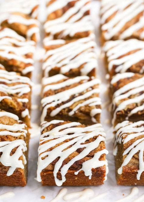 Cinnamon Roll Blondies, Recipes For Brownies, Desserts Bars, Dessert Homemade, Blondie Bar, Dutch Apple Pie, Apple Pie Bars, Easiest Recipes, Blondies Bars