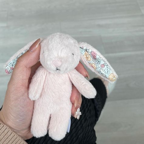 Jellycat Clip-On Keychain Bag Charm Collection Bunny Keychain, Bunny Bags, Plush Keychain, Charm Collection, Pink Bunny, Keychain Bag, Bunny Plush, Girly Things, Jelly