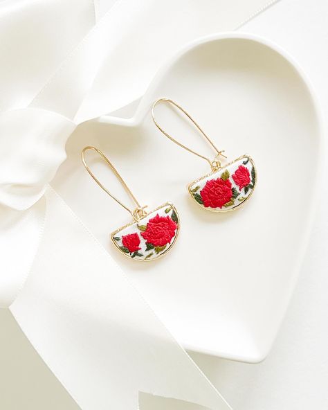 Classic red rose & pink peony earrings are for your summer vibes🌹 Embroidered Pendant, Flower Earrings Gold, Half Moon Earrings, Dmc Embroidery, Earrings Classic, Dmc Embroidery Floss, Pink Peony, Hypoallergenic Earrings, Moon Earrings