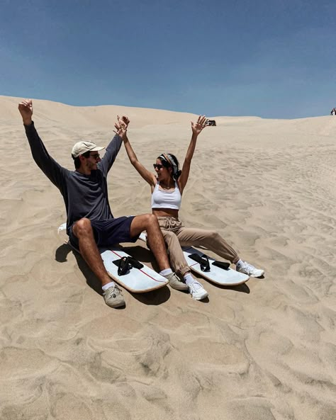 Peru Pictures Ideas, Huacachina Peru Outfits, Peru Outfits, Huacachina Peru, Travel Photoshoot, Dubai Vacation, Fotos Goals, Cusco Peru, Adventure Aesthetic