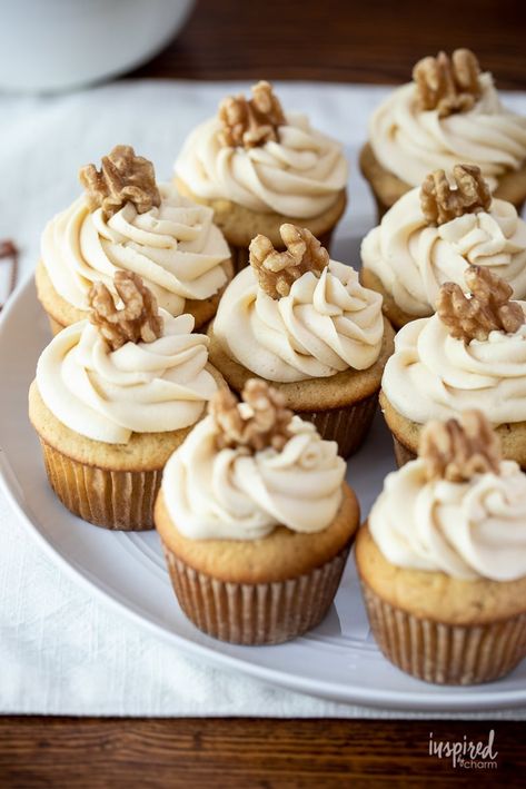 Walnut Cupcakes, Cupcake Recipes Unique, Maple Cupcakes, Maple Buttercream Frosting, Maple Buttercream, Specialty Cupcakes, Maple Recipes, Maple Frosting, Cupcake Business