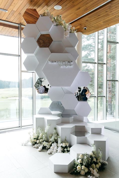 Hexagon Wedding, Decoration Vitrine, Luxury Wedding Decor, Wedding Backdrop Decorations, Wedding Entrance, Wedding Stage Decorations, Event Backdrop, Stage Decorations, Event Inspiration