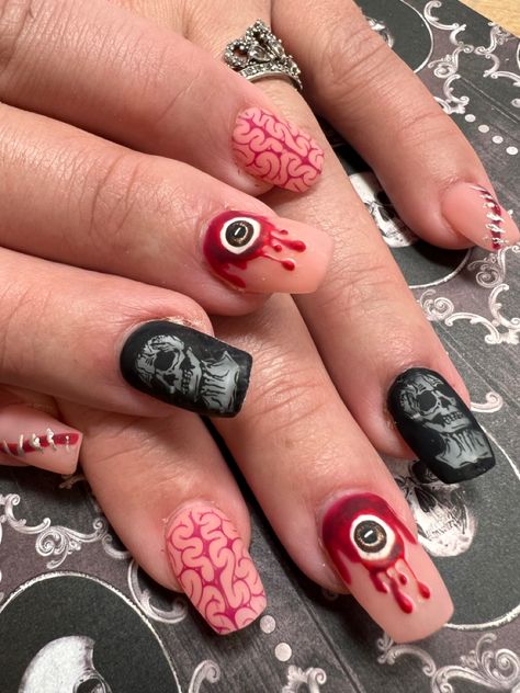 Skeleton, eyes, brain, blood, staples on a wound Brain Nail Art, Nails Skeleton, Ongles Halloween, Halloween Acrylic, Mens Nails, Halloween Acrylic Nails, Halloween Nail Designs, Cool Nail Designs, 3d Nails