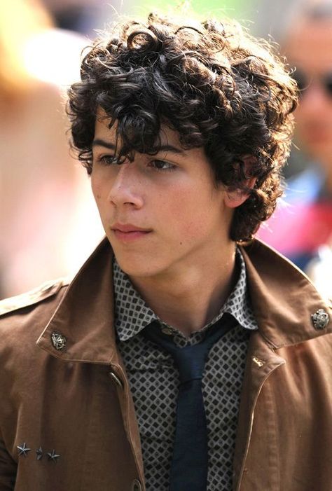 Nick Jonas Hair, Alex Haircut, Nick Jonas Haircut, Man Faces, Jonas Brother, Haircut Curly, Mens Hair, Nick Jonas, Jonas Brothers