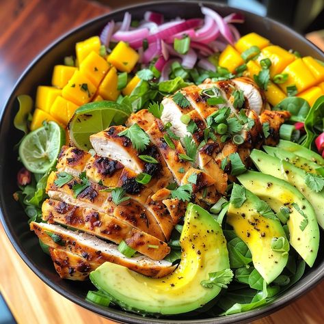 Chicken And Mango Salad Recipe, Avocado Salad Chicken, Chicken And Avocado Recipes, Chicken Mango Salad, Chicken Salad Bowl, Mango Salad Recipe, Lime Salad, Salad Avocado, Mixed Salad