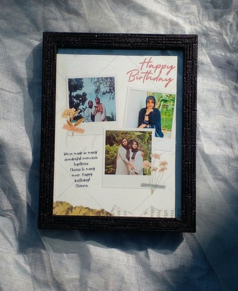 Birthday Photo Frame College, Photo Frame Design For Best Friend, Customised Frames Ideas, Birthday Picture Frames Design, Birthday Frame Ideas For Best Friend, Aesthetic Photo Frame Gift, Mini Frame Photo, Vintage Photo Frame Ideas Handmade, Collage Photo Frame Ideas Handmade