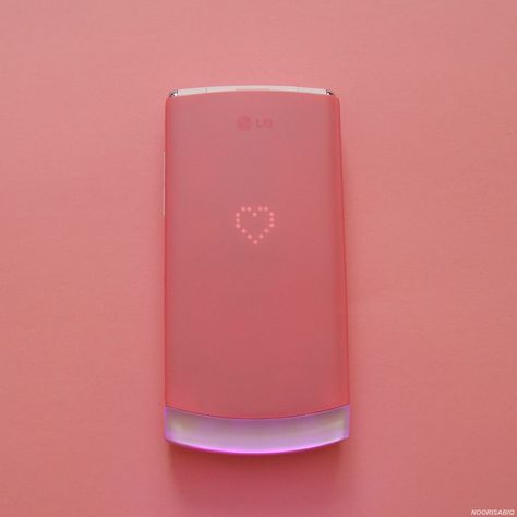 “pink nostalgia; LG GD580” Y2k Flip Phone Aesthetic, Flip Phone Aesthetic, 2000 Aesthetic, Cute Furniture, Retro Gadgets, Flip Phone, Flip Phones, Apple Magic, Magic Mouse