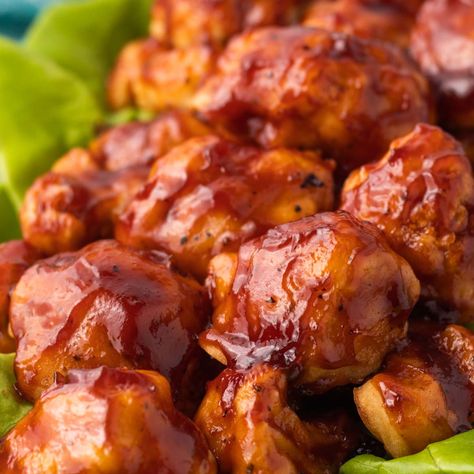 Best BBQ Cauliflower Wings (Gluten-Free Option) How To Roast Cauliflower, Bbq Cauliflower Wings, Vegan Spinach Dip, Bbq Cauliflower, Vegan Apps, Gluten Free Bbq, Vegan Green Bean Casserole, Cauliflower Wings, Whole Roasted Cauliflower