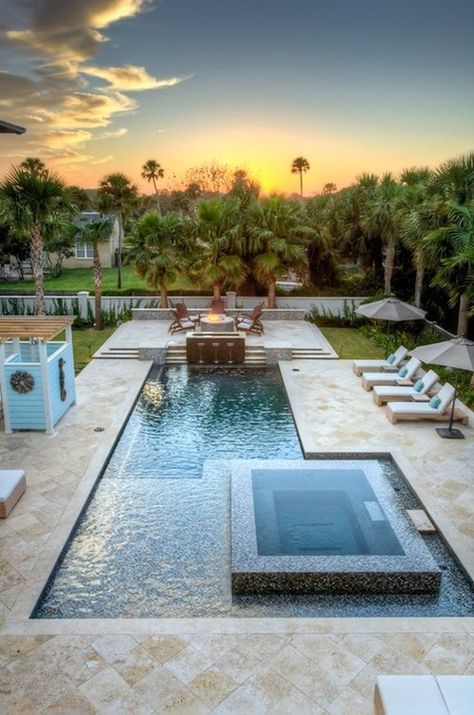 The pool, the tub, the deck behind the house. Replace pool and tub tile with black tiling. Great shape. Moderne Pools, Taman Air, Modern Pools, Backyard Paradise, Dream Pools, Backyard Inspiration, Backyard Pool Designs, Marco Island, Beautiful Pools