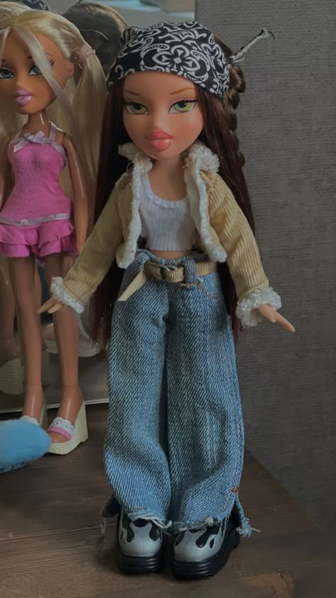 Bratz Witch Doll, Bratz Dolls Aesthetic Winter, Dress Like A Bratz Doll, Bratz Outfits Yasmin, Brat Doll Outfit, Yazmin Outfits Bratz, Easy Bratz Costume, Bratz Dolls Y2k, Y2k Outfits Bratz