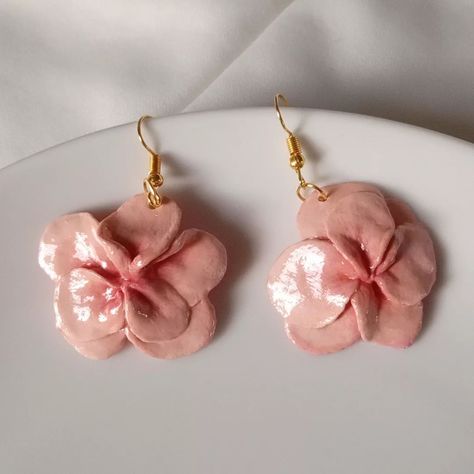 🌸 Flower Drop! 🌸 Each pair is lovingly crafted to add a touch of feminine grace and floral beauty to your style. 🌷Handcrafted with premium air dry clay for a unique touch. 🌷Light and comfortable, perfect for all-day wear. 🌷Gentle blush pink, ideal for any occasion. 🌷Each piece is sculpted to capture the essence of delicate flowers. 📦 Send us a DM to order. Limited stock! #clayart #handmadejewelry #softaesthetic #earrings #floral #supportsmallbusiness Air Clay Earrings, Dry Clay Earrings, Air Dry Clay Earrings, Delicate Flowers, Fun Diy Crafts, Fun Diy, Dry Clay, Delicate Flower, Air Dry Clay