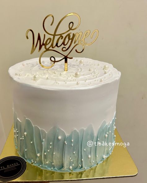 A warm welcome never tasted so sweet! 🍰 This beautifully designed cake, featuring a charming welcome sign, was made for a cherished client. Ready to elevate your next gathering with a custom creation? Reach out today @tlbakesmoga to discuss your ideas! #BakingWithLove #CakeArt #WelcomeHome #welcomecake #CakeDecor #customizedcakes #BakingJoy #CelebrationCake #DessertLovers #CakeArt #HomemadeGoodness #CakeInspiration #homebaker #homebakery #mogabaker #tlbakesmoga Welcome Cake Design, Welcome Cake, Welcome Home Cake, India Cakes, Welcome Home Cakes, Home Cake, Designer Cakes, Sweet Art, Home Bakery