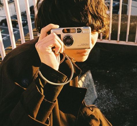 Japanese Photography, Japan Aesthetic, Aesthetic Japan, Polaroid Photos, Male Poses, Cinematic Photography, Jolie Photo, Pose Reference Photo, Character Aesthetic