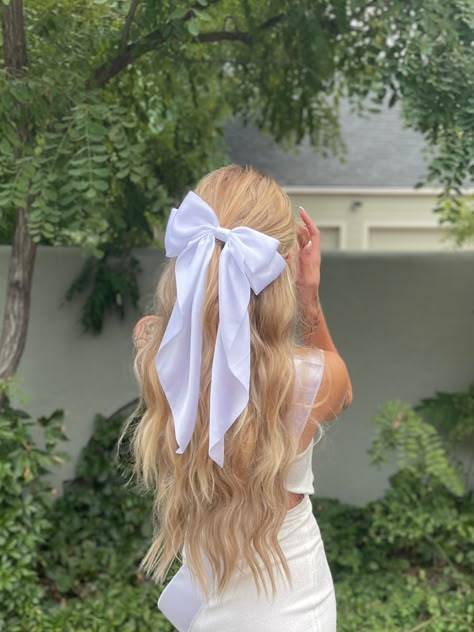 Hair Ideas For Confirmation, Formal Hair With Bow, Hair Highlights On Blonde Hair, Bachelorette Party Hairstyles, Half Up Half Down Bow Hairstyle, Half Up Half Down Hair With Bow, Half Up Half Down With Bow, Confirmation Hairstyles, Cute Hairstyles With Bows