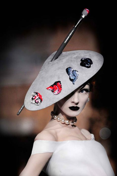 . Stephen Jones, Philip Treacy, Dior Collection, Couture Hats, Christian Dior Haute Couture, Crazy Hats, Artist Palette, Dior Haute Couture, Love Hat