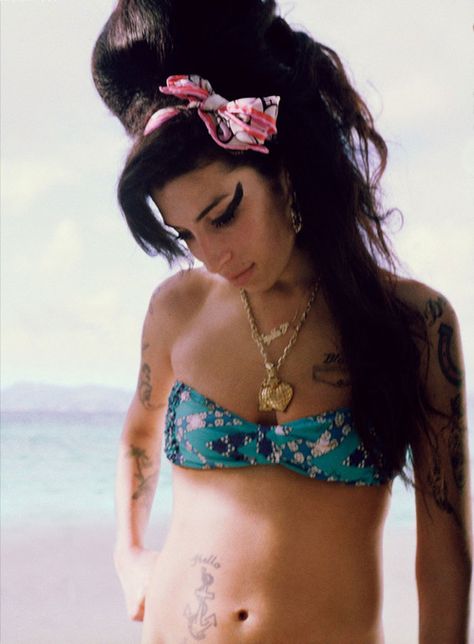 Amy Winehouse photographiée par Bryan Adams Amy Winehouse Albums, Amazing Amy, Tony Bennett, Mark Ronson, Bryan Adams, Cyndi Lauper, The Strokes, Janis Joplin, Amy Winehouse