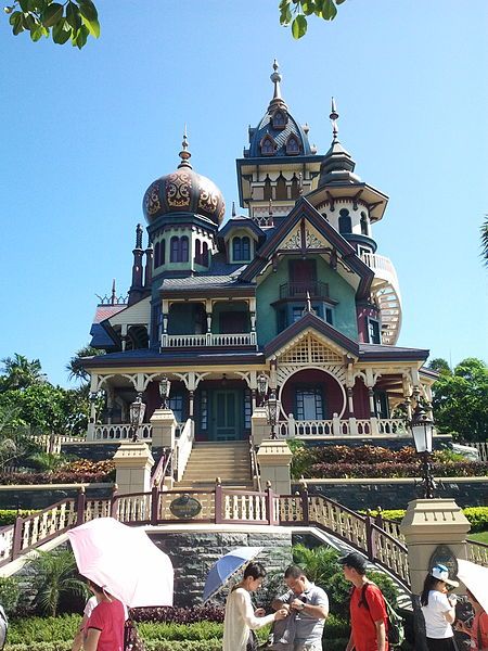 What a "Mystic" Question! Mystic Manor, Historical Mansions, Summer Architecture, Manor Interior, Victorian Style Homes, Disney Attractions, Disney Imagineering, Enchanted Tiki Room, Old Mansions