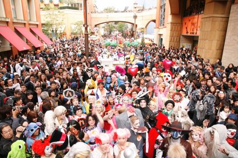 Japanese Halloween has events like cosplay parades and contests, candy and food that use pumpkins, and entertaining autumn events.… Halloween Souvenirs, Halloween In Japan, Autumn Dishes, Pagan Festivals, Japan Cosplay, All About Japan, Japan Guide, About Japan, Halloween Parade