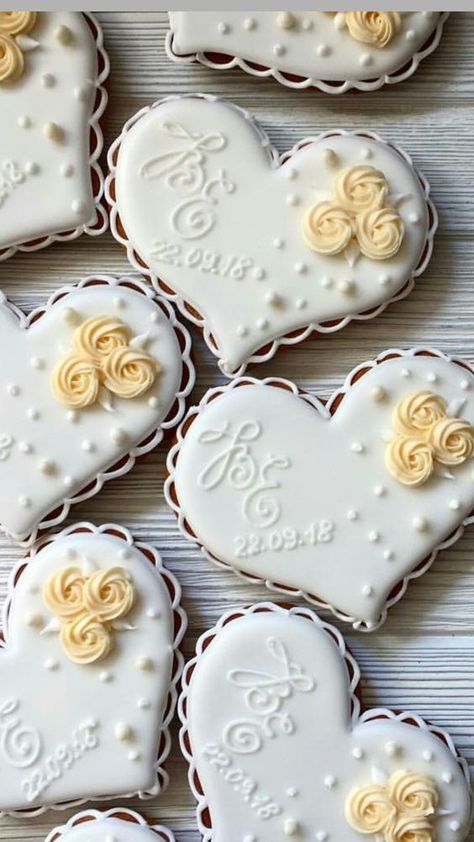 wedding cookies 50th Anniversary Cookies, Wedding Cookies Decorated, Elegant Cookies, Cookies Icing, Wedding Shower Cookies, Valentine Cookies Decorated, Anniversary Cookies, Engagement Cookies, Bridal Cookies