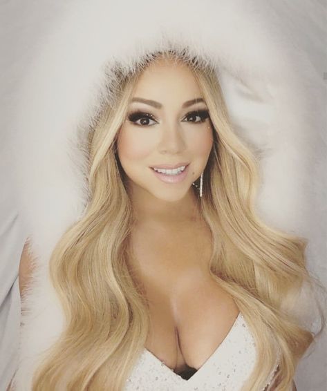 Mariah Carey Mariah Carey 1990, Maria Carey, Mariah Carey Christmas, Mariah Carey Pictures, Hot Music, Dream Girl, Silent Night, Female Singers, Mariah Carey