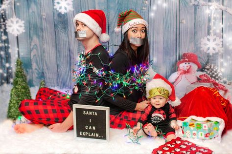 Grinch Family Photo Shoot, Grinch Themed Family Pictures, Grinch Family Christmas Card, Grinch Christmas Family Photo, Toddler Grinch Photoshoot, Family Grinch Pictures, Grinch Family Photos, Grinch Mini Sessions, Grinch Family Pictures