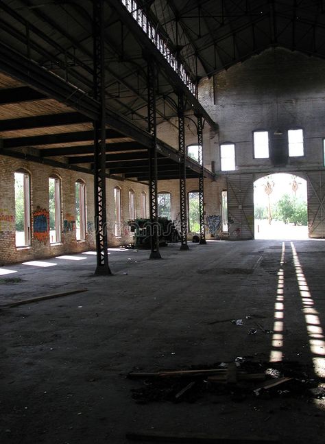 Warehouse Windows, Warehouse Interior, Warehouse Living, Warehouse Loft, Converted Warehouse, Abandoned Warehouse, Warehouse Conversion, Warehouse Home, Garage Loft