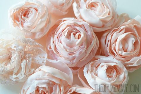 Rolled Fabric Flowers, Sewing Project Ideas, Fabric Rosette, Making Fabric Flowers, Fleurs Diy, Fabric Flower Tutorial, Handmade Flowers Fabric, Shabby Chic Crafts, Cloth Flowers